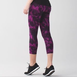 Lululemon Wunder Under High Rise Capri in Grapealicious Multi, Size 6